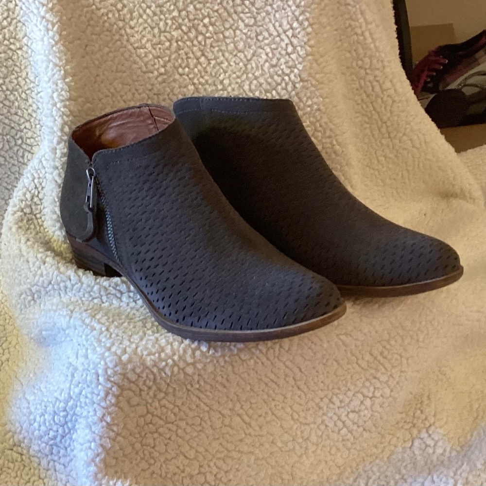 Lucky Brand LP Brielley Ankle Leather Bootie 8 M Grey Suede Side Zip